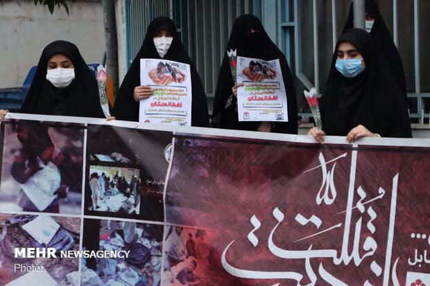 Iranian school girls commemorate martyrs of Kabul blast