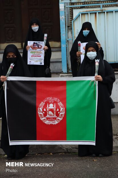 Iranian school girls commemorate martyrs of Kabul blast