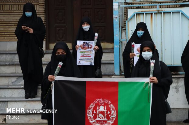 Iranian school girls commemorate martyrs of Kabul blast