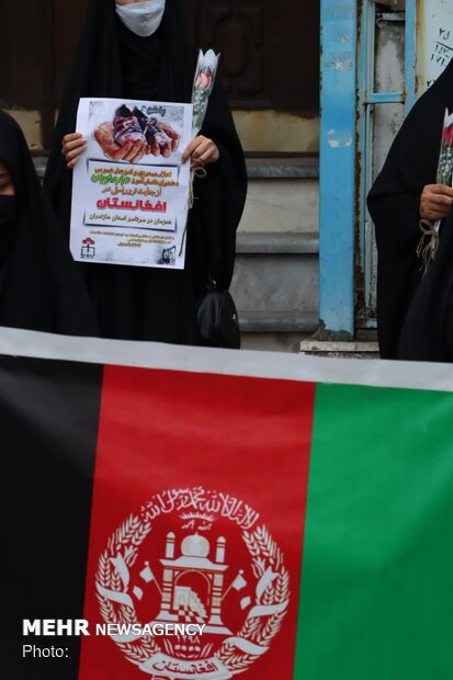 Iranian school girls commemorate martyrs of Kabul blast