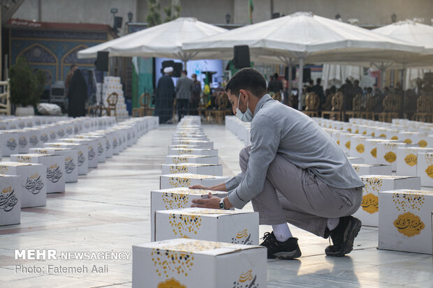 مراسم توزیع ۱۱۰۰ بسته خوراکی و غذای گرم در پویش «ایران همدل»