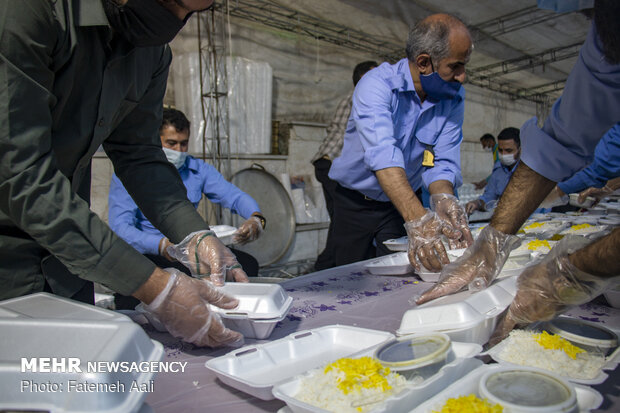 روزانه ۲ هزار وعده غذای گرم در حاشیه شهر مشهد توزیع می‌شود