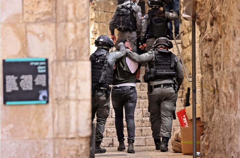 Zionist attack at al-Aqsa leaves one martyred, 200 injured
