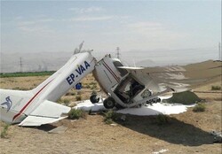 سقوط هواپیمای فوق سبک فانتوم در فرودگاه اراک/ دو نفر جان باختند