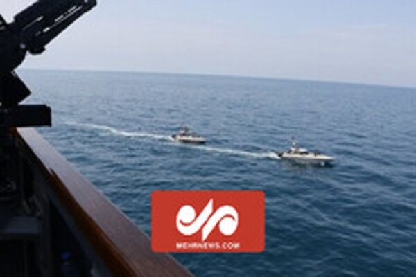 VIDEO: IRGC high-speed boats get close US ship in PG