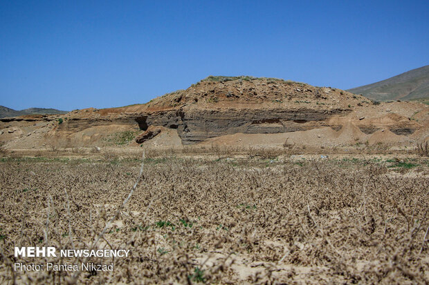 سدهای خاکی خالی از آب