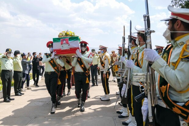 پیکر پاک و مطهر شهید «صادق کریمی» وارد شیراز شد