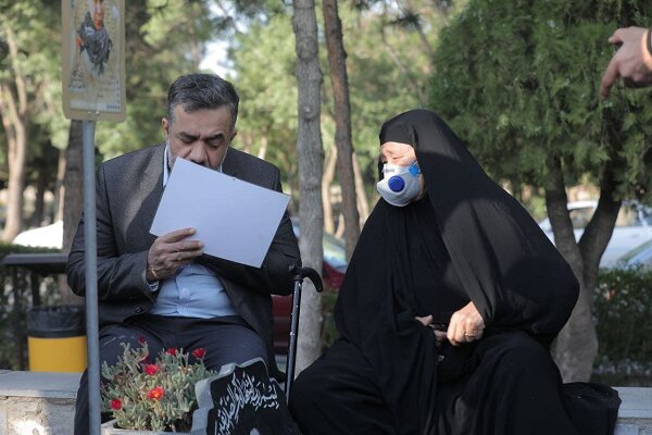 محمود کریمی برای خانواده شهدای فاطمیون روضه خوانی کرد