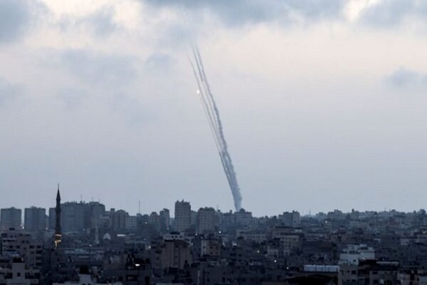 شلیک بیش از ۲۰۰۰ موشک از غزه / برق شهر «بئرالسبع» پس از موج جدید حملات موشکی قطع شد