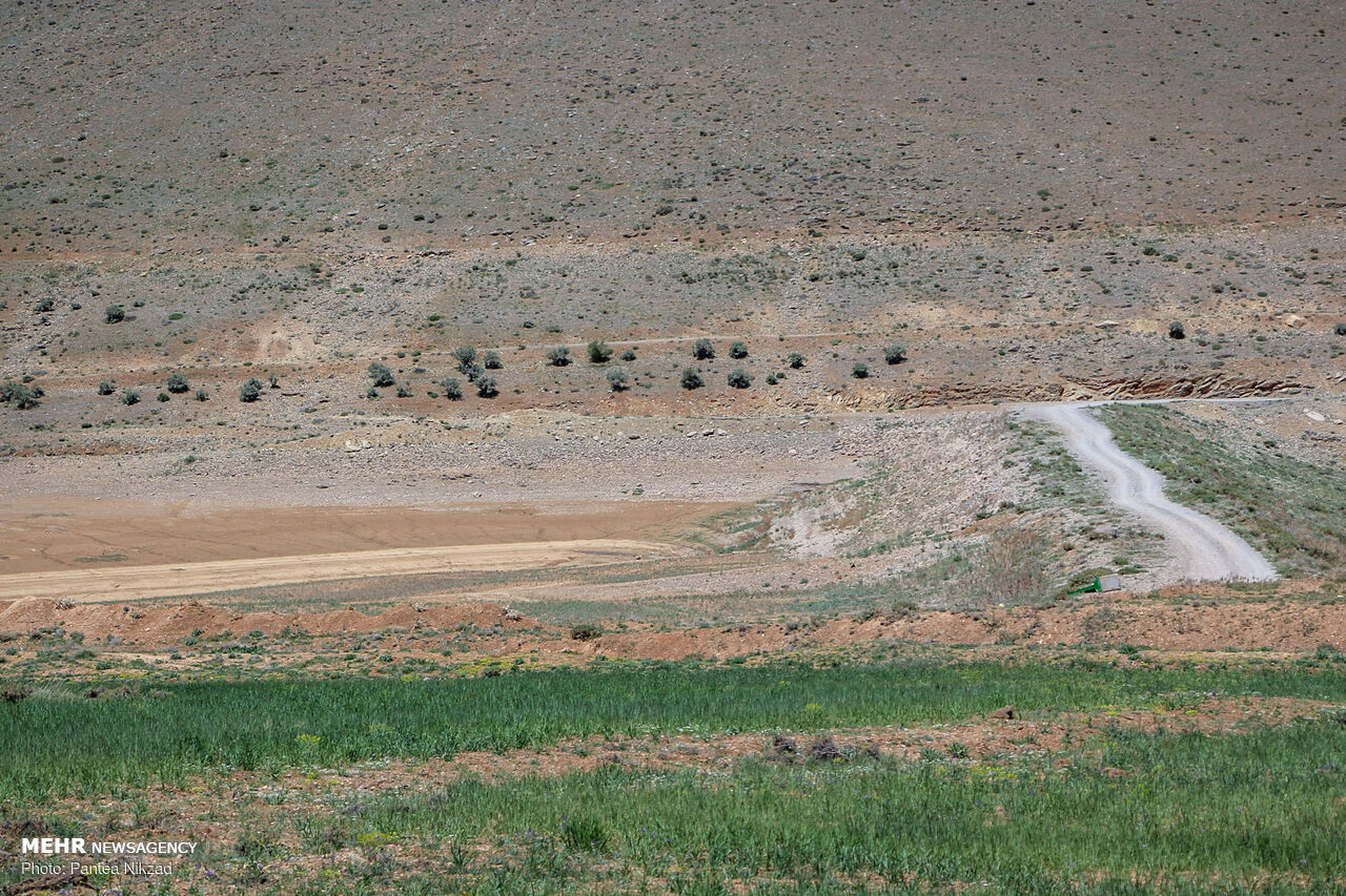 طرح آبخیزداری در روستای نیسیان اردستان کلنگ زنی شد