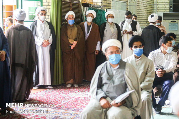 تجمع طلاب افغانستانی در محکومیت حادثه مدرسه سیدالشهداء کابل