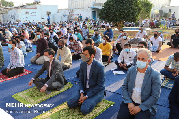 اقامه نماز عید فطر در جزیره قشم