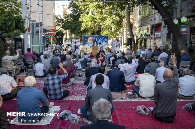 Ramazan Bayramı namazı Tahran'da eda edildi