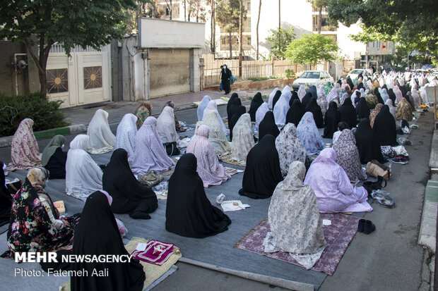 Ramazan Bayramı namazı Tahran'da eda edildi