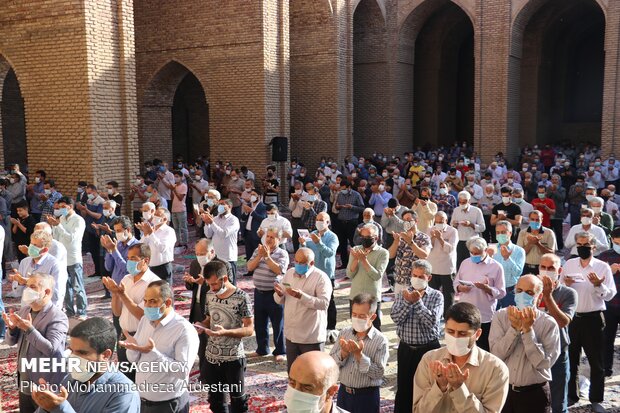 اقامه نماز عید سعید فطر در ورامین
