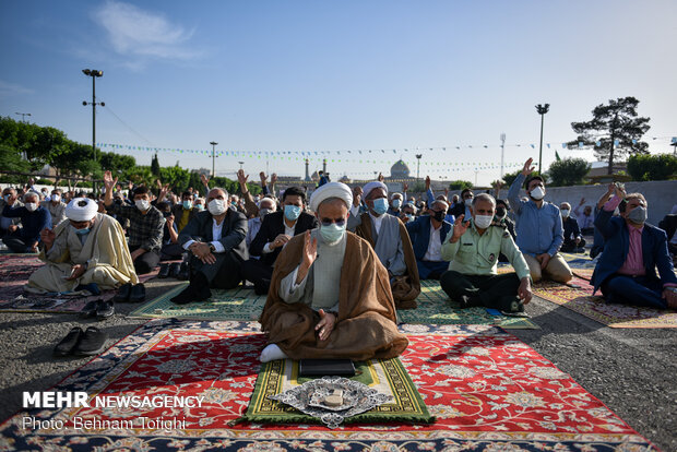 نماز عید سعید فطر در حرم عبدالعظیم حسنی(ع)