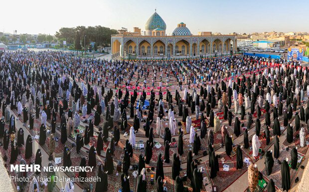 ایران کے مختلف صوبوں، شہروں اور دیہاتوں میں عید فطر عقیدت اور احترام سےمنائي گئی