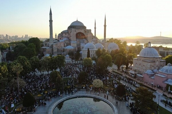 Ayasofya'da 87 yıl sonra ilk kez Ramazan Bayramı namazı kılındı