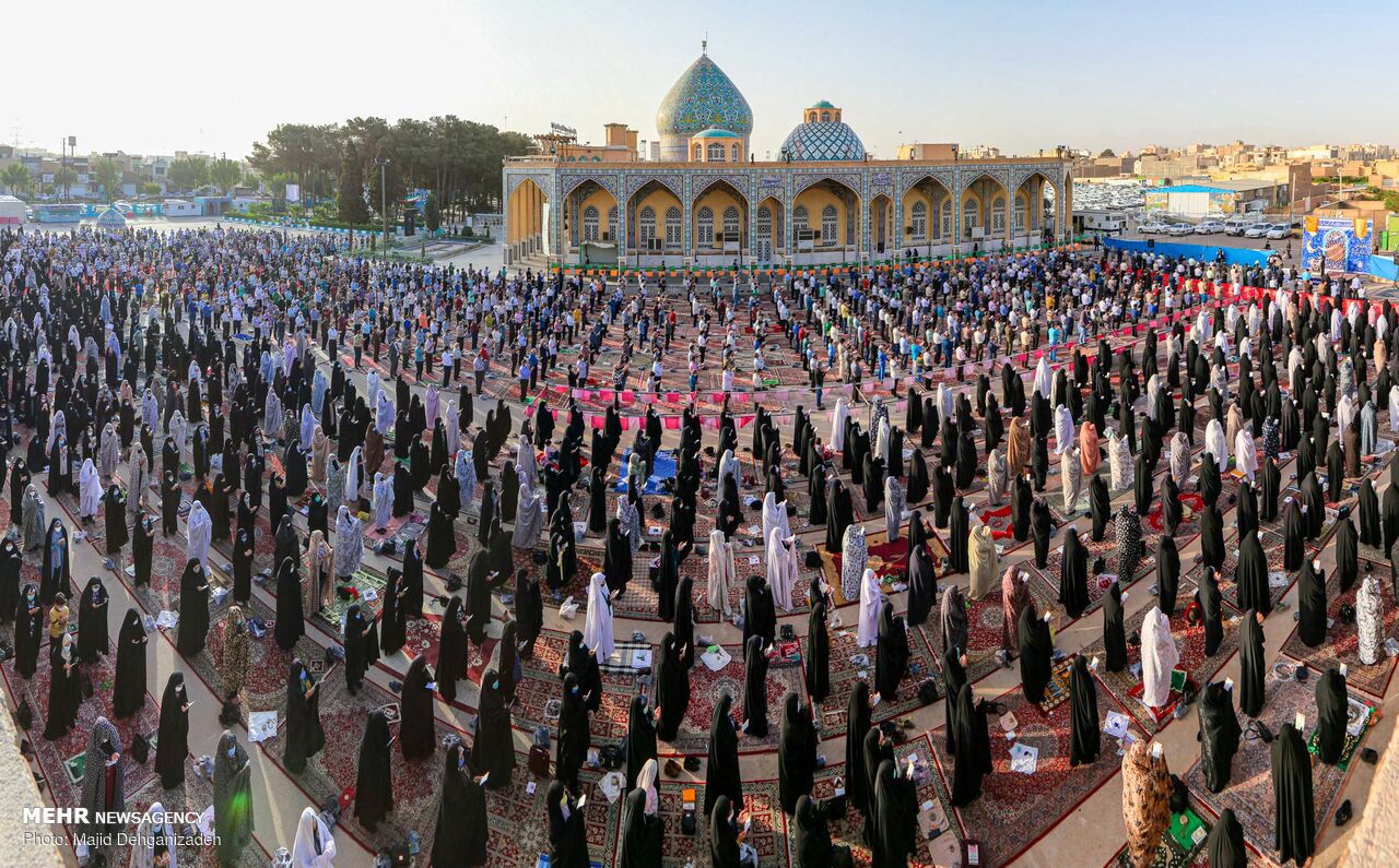 ایران کے مختلف صوبوں، شہروں اور دیہاتوں میں عید فطر عقیدت اور احترام سےمنائي گئی