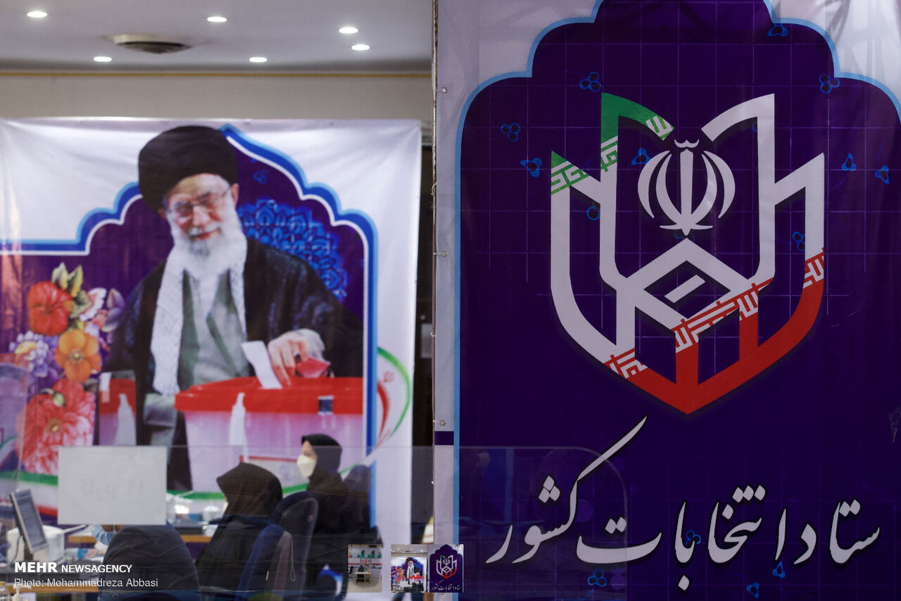 آخرین روز ثبت‌نام ریاست جمهوری/ ترافیک در ستاد انتخابات/ لاریجانی و محسن هاشمی ثبت‌نام کردند