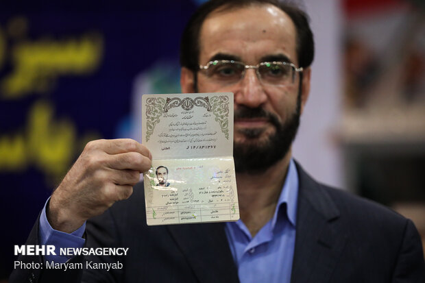 Last day of presidential candidates registration in Tehran 
