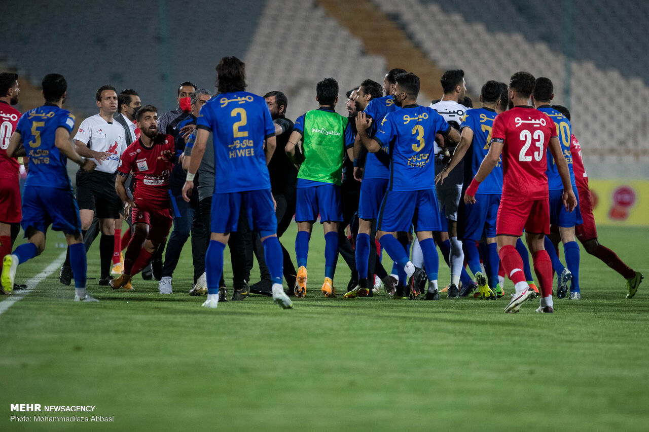 فدراسیون فوتبال پرسپولیس، استقلال و سپاهان را نقره داغ کرد