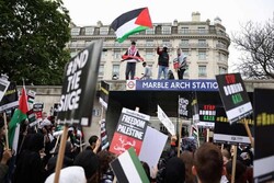 تظاهرات گسترده حمایت از مردم فلسطین در لندن در حال برگزاری است/ اسراییل تروریست است