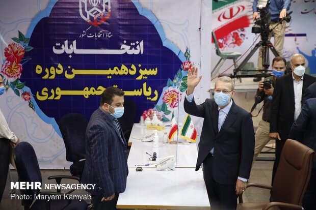 Last day of presidential candidates registration in Tehran 