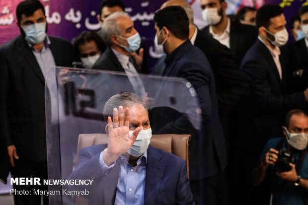 ثبت‌نام اسحاق جهانگیری در انتخابات ریاست‌جمهوری سیزدهم