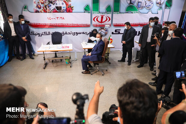 ثبت‌نام اسحاق جهانگیری در انتخابات ریاست‌جمهوری سیزدهم