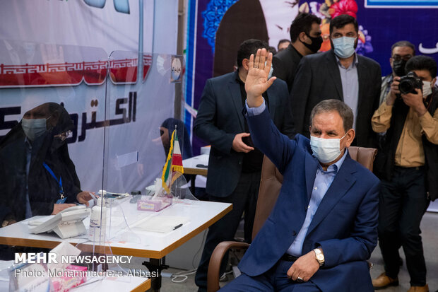 ثبت‌نام اسحاق جهانگیری در انتخابات ریاست‌جمهوری سیزدهم