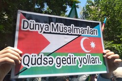 مظاهرة اذربيجانية تطالب جمهورية اذربيجان بدعم فلسطين ووقف تصدير النفط إلى إسرائيل