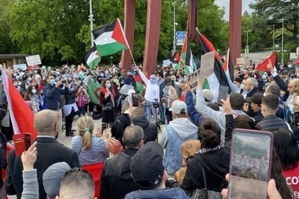 Pro-Palestinians convene in front of UN HQ in NY