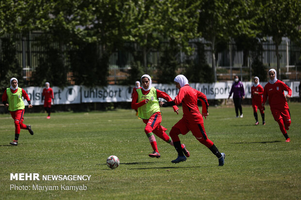 İran Kadın Milli Futbol Takımı'nın antrenmanından kareler