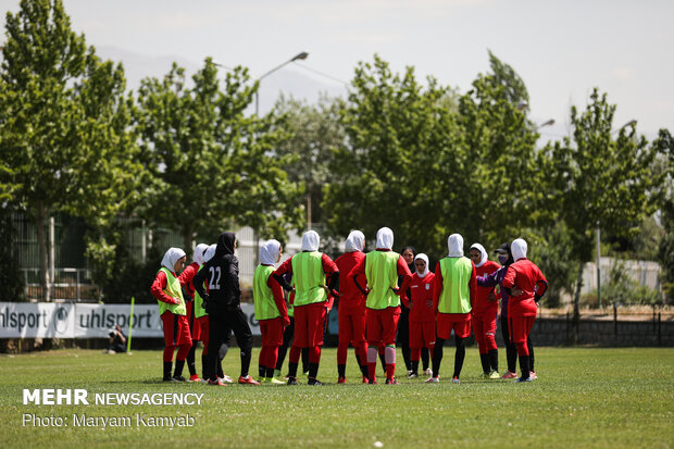İran Kadın Milli Futbol Takımı'nın antrenmanından kareler