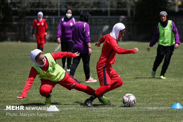 İran Kadın Milli Futbol Takımı'nın antrenmanından kareler