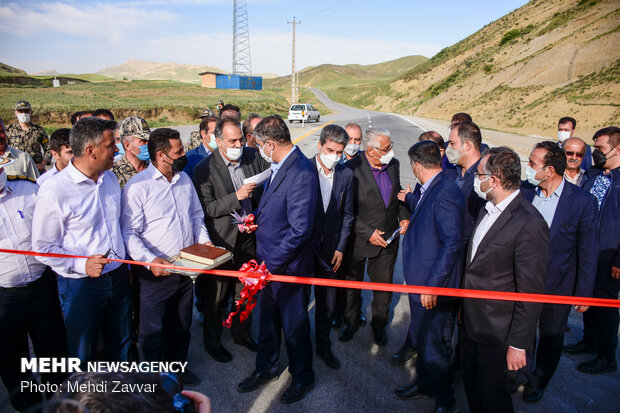 بازدید و افتتاح چندین طرح توسط وزیر راه و شهر سازی در استان آذربایجان غربی