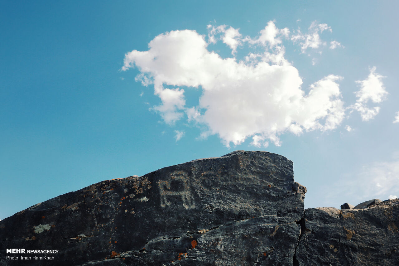 Alvend Dağı'nın resimli taşları