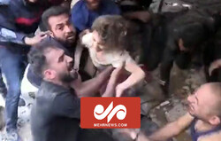 لحظه نجات معجزه آسای کودک فلسطینی از زیر آوار