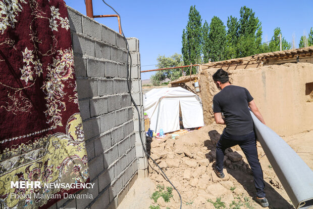 یک روز بعد از زلزله روستای شورک