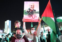 Meşhed kentinde direniş gruplarının zafer sevinci