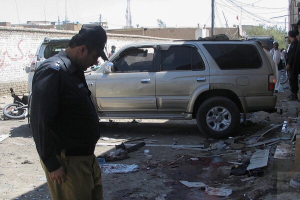 انفجار بمب در پاکستان/ ۶ نظامی کشته و زخمی شدند
