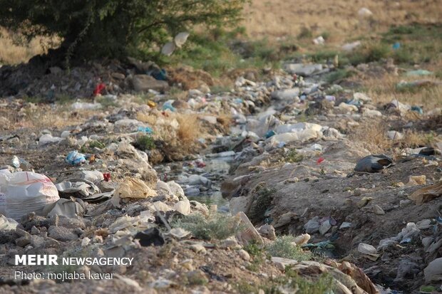 جولان زباله در جنوب شهر دهلران