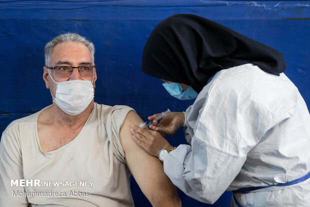 راه اندازی مرکز واکسیناسیون در بازار تهران