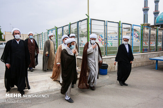 رونمایی کتاب "دستور از خمینی" در قم
