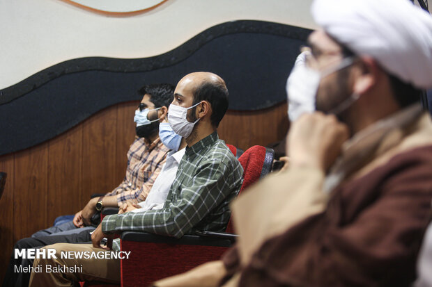 رونمایی کتاب "دستور از خمینی" در قم