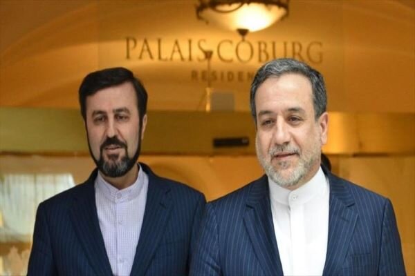 Iran top negotiator departs for Vienna 