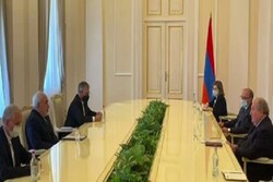Armenian President meets Zarif in Yerevan