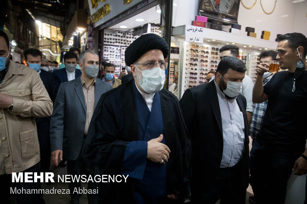 حضور آیت الله سید ابراهیم رئیسی در بازار تهران