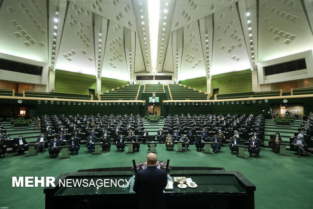 ارتباط تصویری نمایندگان مجلس شورای اسلامی با رهبر معظم انقلاب